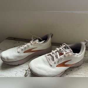 Women’s Brooks Revel 4 running shoes